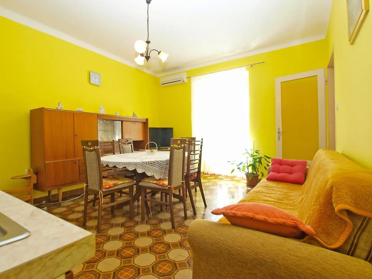 Apartment Mario 1622 Valtura Croatia
