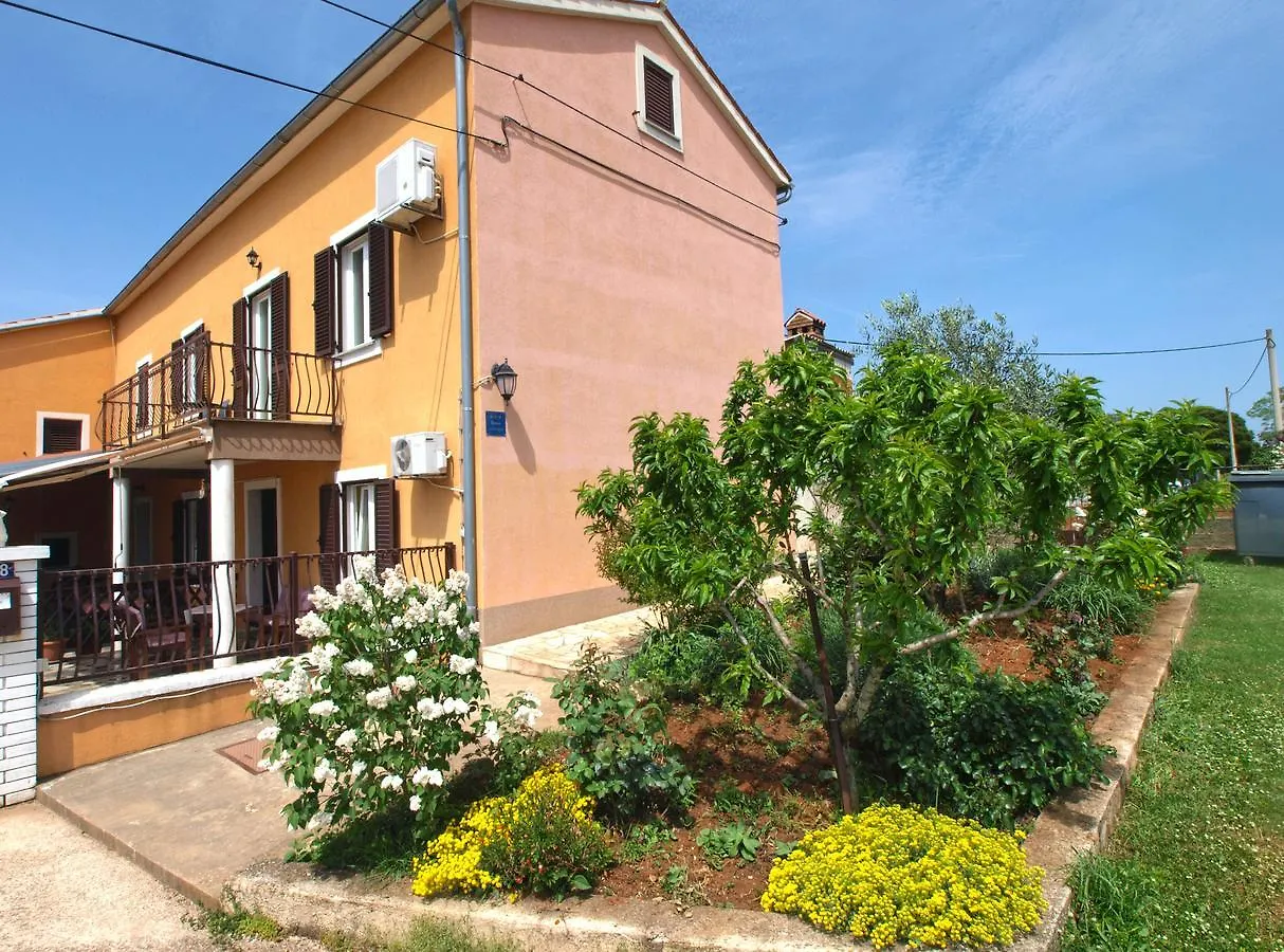 Apartment Mario 1622 Valtura Croatia
