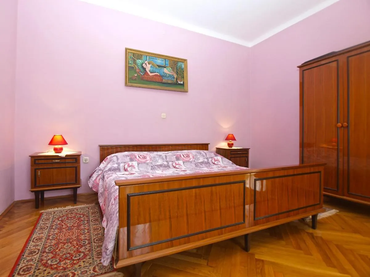 Apartment Mario 1622 Valtura 0*,